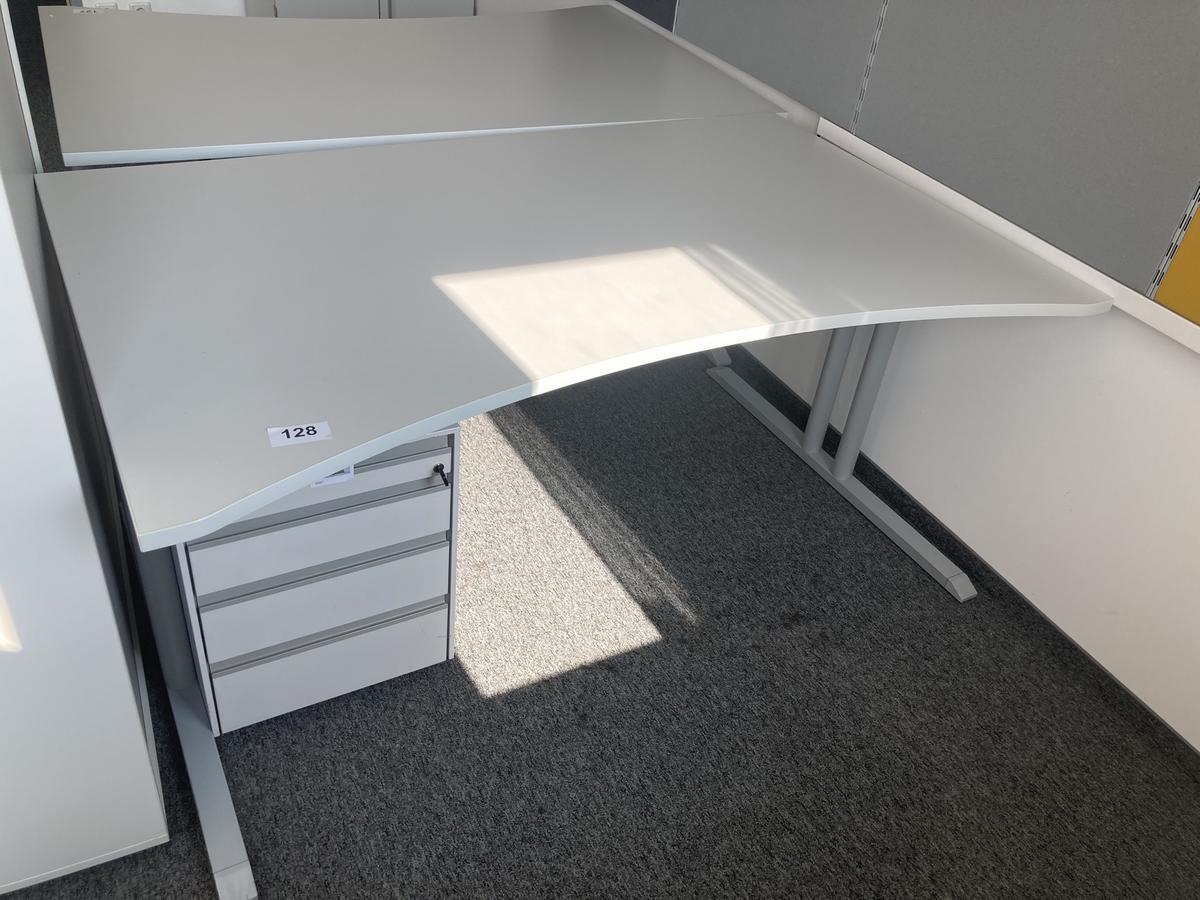 Schreibtisch ohne R&uuml;ckwand, geschwungen, Ma&szlig;e: ca. 170 x 85 x 100 cm?d=2026-09-01 17:46:47