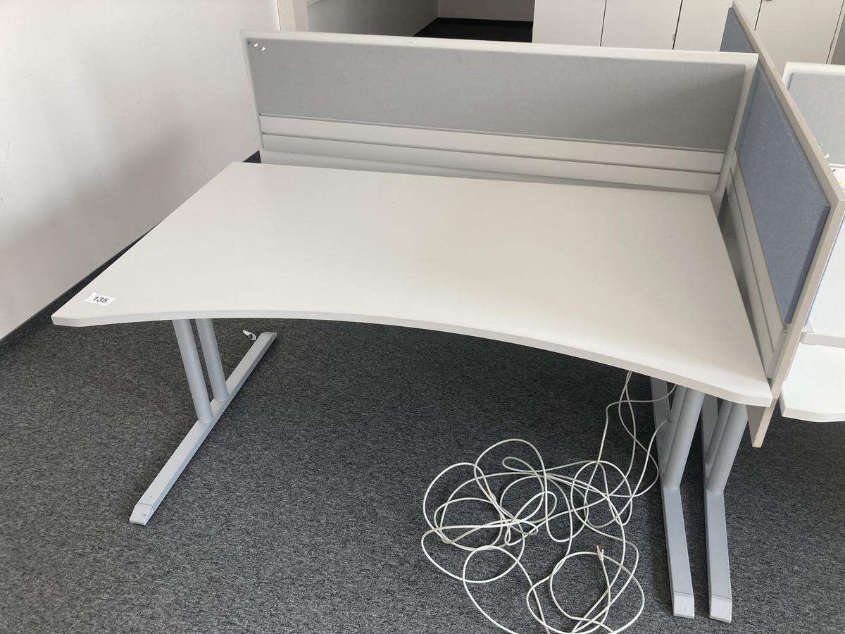 Schreibtisch ohne R&uuml;ckwand, geschwungen, mit Seitenwand, Ma&szlig;e: ca. 160 x 85 x 100 cm?d=2026-09-01 17:46:49