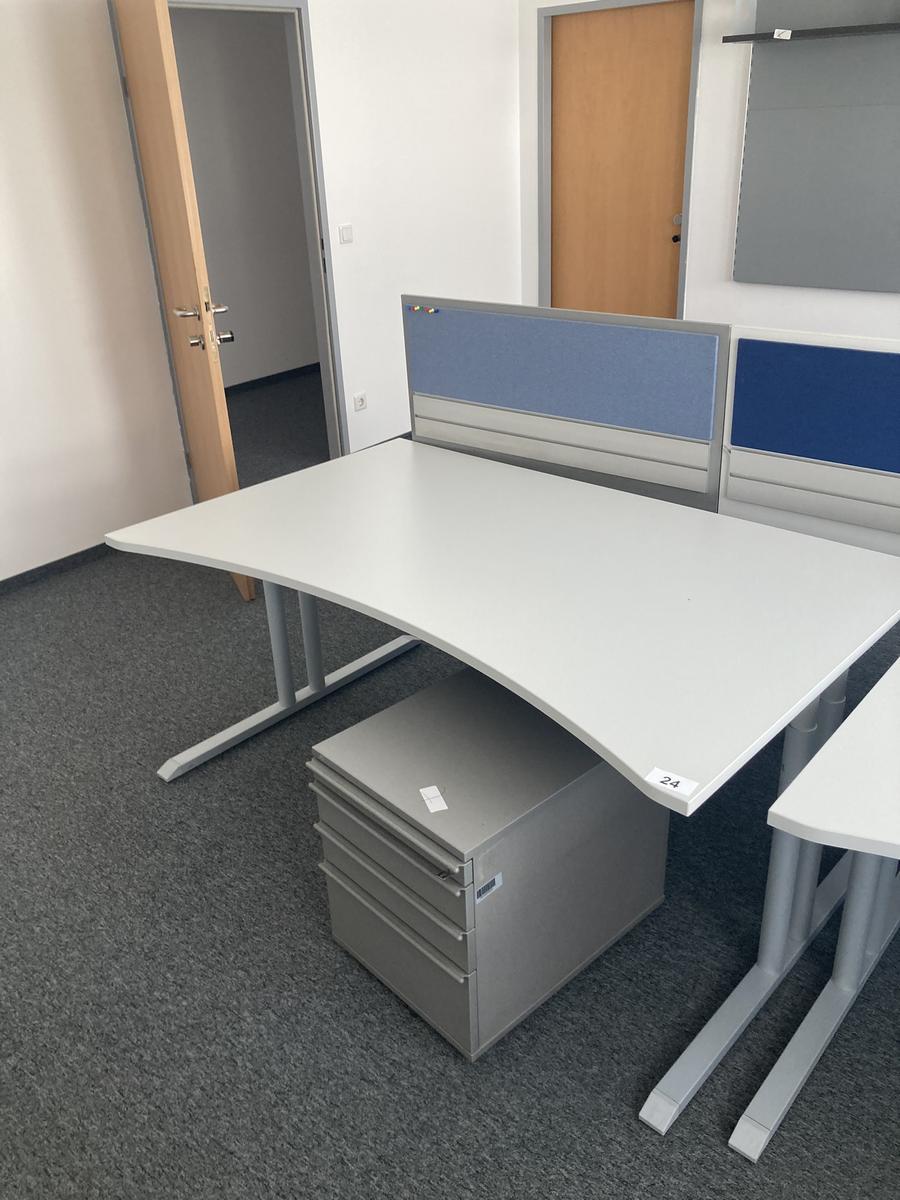 Schreibtisch ohne R&uuml;ckwand, geschwungen, Ma&szlig;e: ca. 160 x 85 x 100 cm?d=2026-09-01 16:59:45