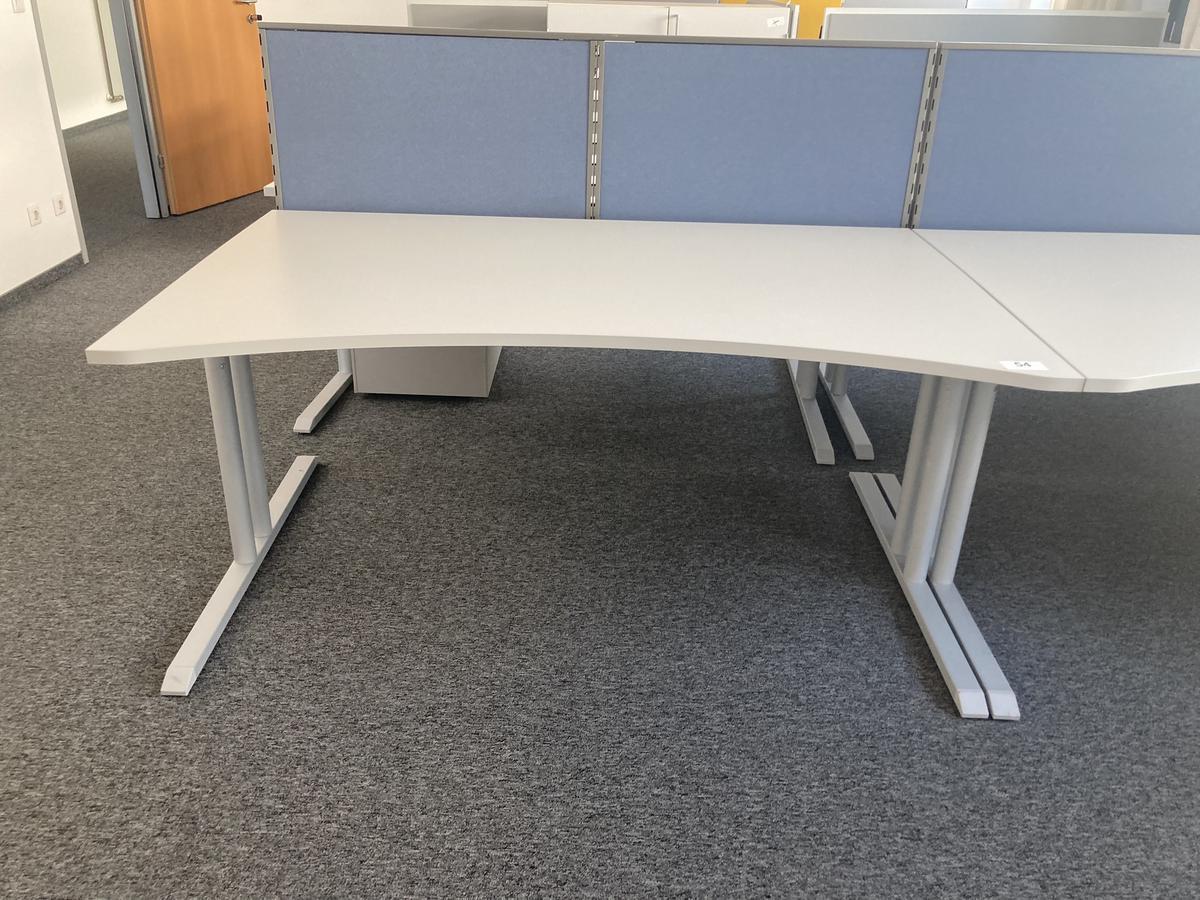 Schreibtisch mit R&uuml;ckwand, geschwungen, Ma&szlig;e: ca. 160 x 85 x 100 cm?d=2026-09-01 16:59:45