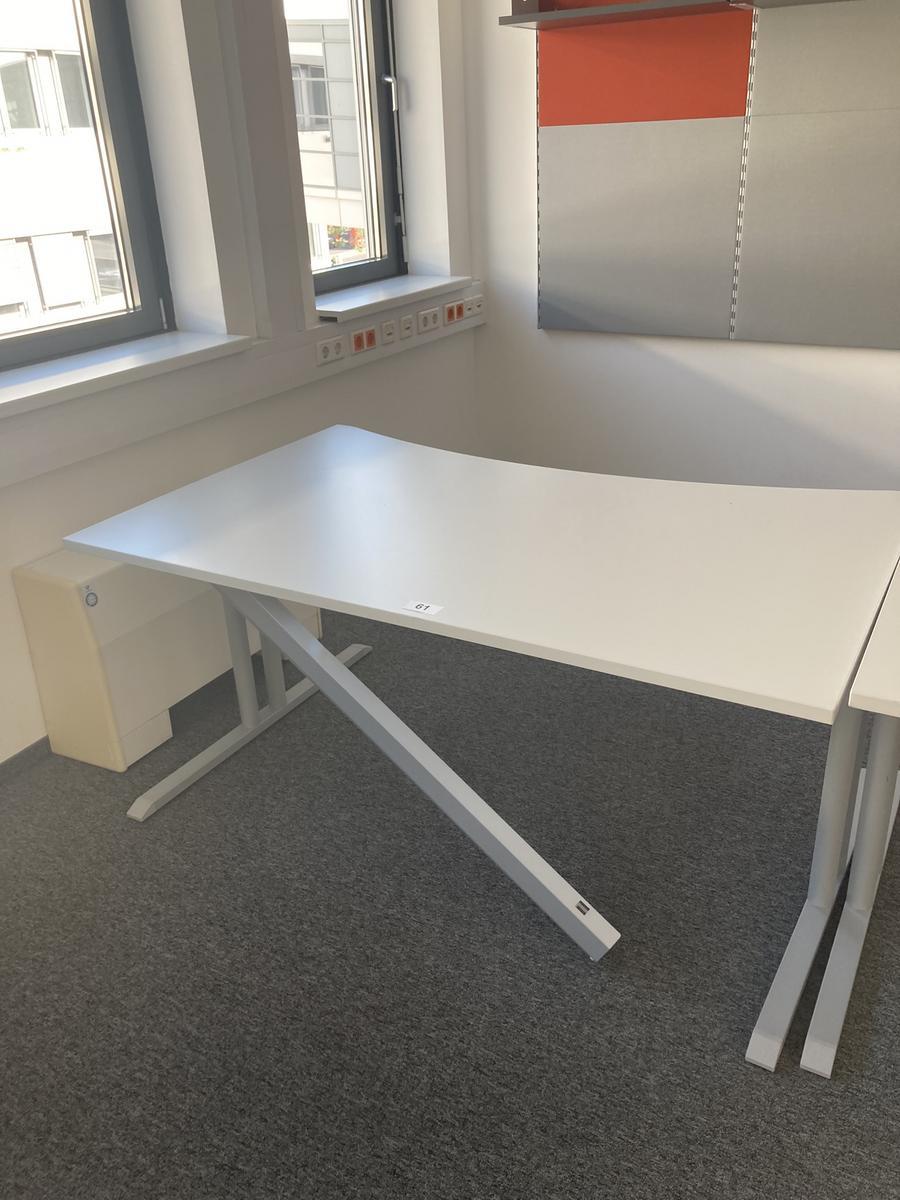 Schreibtisch ohne R&uuml;ckwand, geschwungen, Ma&szlig;e: ca. 160 x 85 x 100 cm?d=2026-09-01 16:59:47