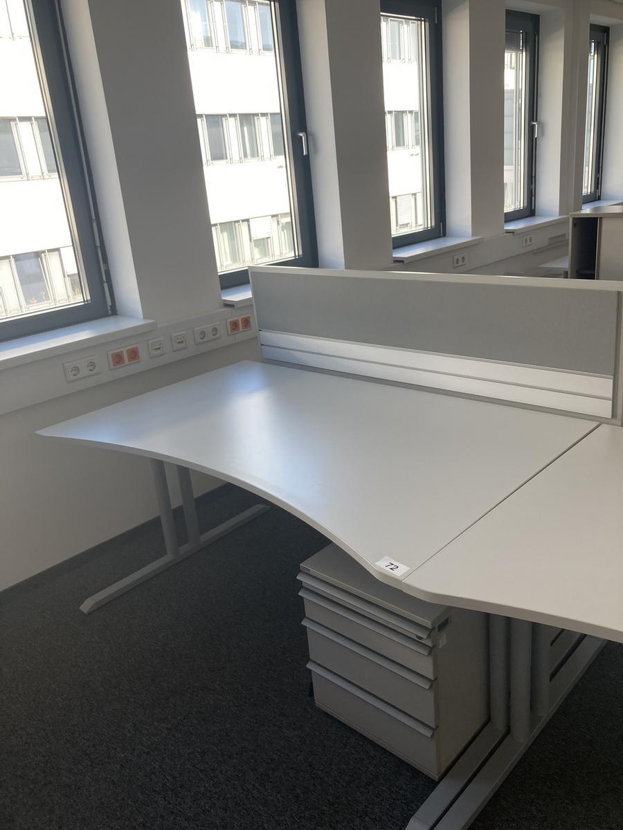 Schreibtisch ohne R&uuml;ckwand, geschwungen, Ma&szlig;e: ca. 160 x 85 x 100 cm?d=2026-09-01 16:59:36