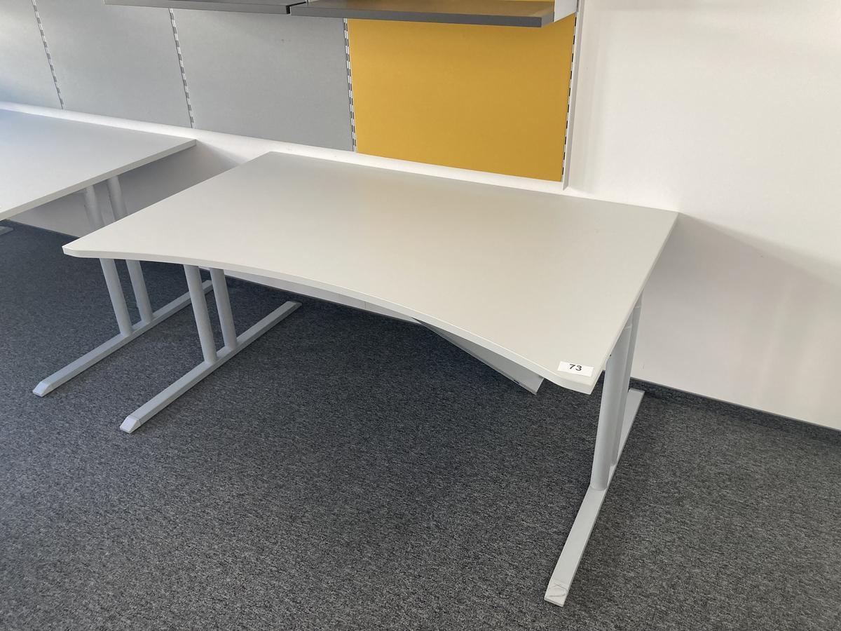 Schreibtisch ohne R&uuml;ckwand, geschwungen, Ma&szlig;e: ca. 160 x 85 x 100 cm?d=2026-09-01 16:59:37