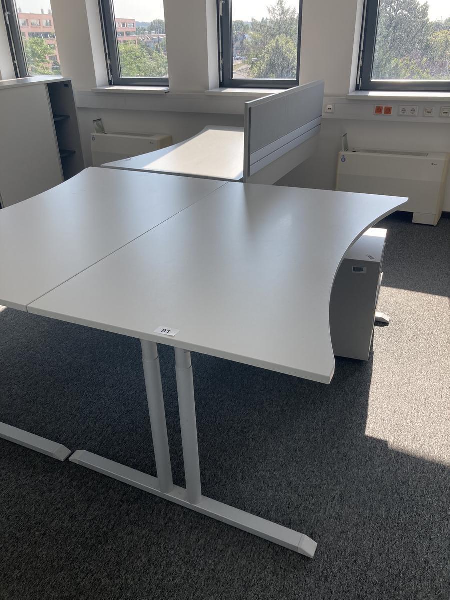 Schreibtisch ohne R&uuml;ckwand, geschwungen, Ma&szlig;e: ca. 160 x 85 x 100 cm?d=2026-09-01 16:58:48