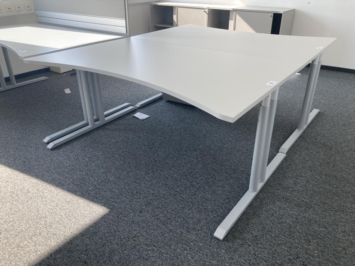 Schreibtisch ohne R&uuml;ckwand, geschwungen, Ma&szlig;e: ca. 160 x 85 x 100 cm?d=2026-09-01 16:58:42