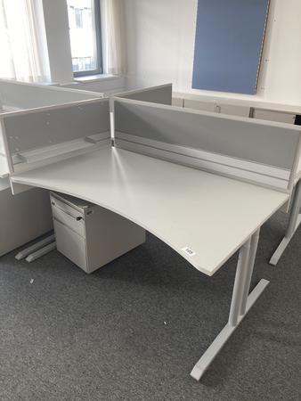 Schreibtisch mit R�ckwand, geschwungen, Ma�e: ca. 160 x 85 x 100 cm