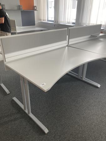 Schreibtisch mit R�ckwand, geschwungen, Ma�e: ca. 160 x 85 x 100 cm