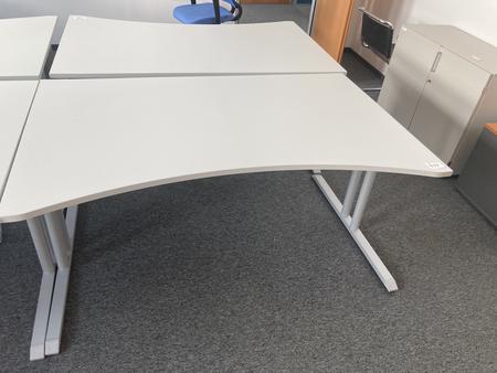 Schreibtisch ohne R�ckwand, geschwungen, Ma�e: ca. 160 x 85 x 100 cm