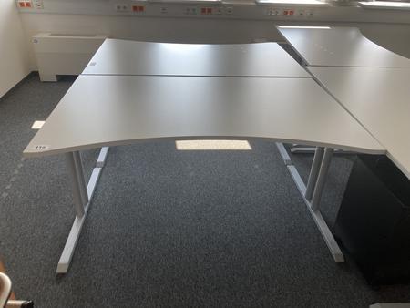 Schreibtisch ohne R�ckwand, geschwungen, Ma�e: ca. 160 x 85 x 100 cm