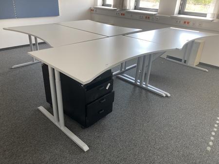 Schreibtisch ohne R�ckwand, geschwungen, Ma�e: ca. 160 x 85 x 100 cm