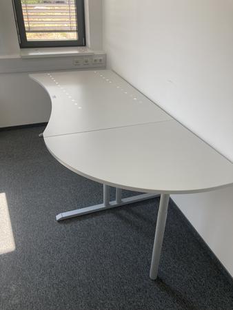 Schreibtisch ohne R�ckwand, geschwungen, Ma�e: ca. 160 x 85 x 100 cm