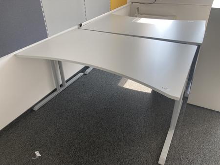 Schreibtisch ohne R�ckwand, geschwungen, Ma�e: ca. 170 x 85 x 100 cm
