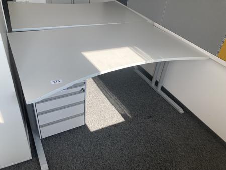 Schreibtisch ohne R�ckwand, geschwungen, Ma�e: ca. 170 x 85 x 100 cm