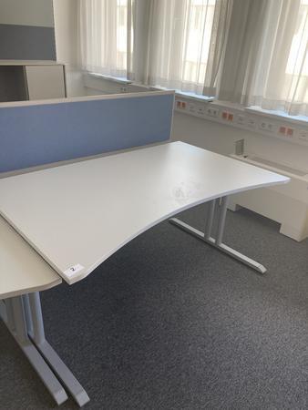 Schreibtisch ohne R�ckwand, geschwungen, Ma�e: ca. 160 x 85 x 100 cm