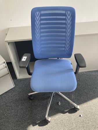 B�rodrehstuhl mit Armlehnen