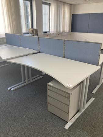 Schreibtisch ohne R�ckwand, geschwungen, Ma�e: ca. 160 x 85 x 100 cm