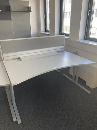Schreibtisch mit R�ckwand, geschwungen, Ma�e: ca. 160 x 85 x 100 cm