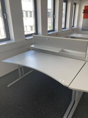 Schreibtisch ohne R�ckwand, geschwungen, Ma�e: ca. 160 x 85 x 100 cm