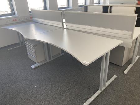 Schreibtisch ohne R�ckwand, geschwungen, Ma�e: ca. 160 x 85 x 100 cm