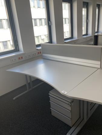 Schreibtisch ohne R�ckwand, geschwungen, Ma�e: ca. 160 x 85 x 100 cm