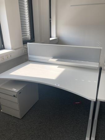 Schreibtisch mit R�ckwand, geschwungen, Ma�e: ca. 160 x 85 x 100 cm