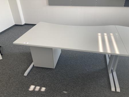 Schreibtisch ohne R�ckwand, geschwungen, Ma�e: ca. 160 x 85 x 100 cm