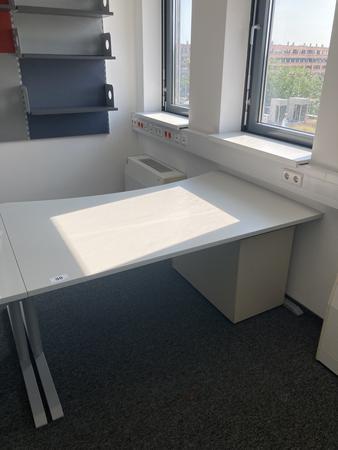 Schreibtisch ohne R�ckwand, geschwungen, Ma�e: ca. 160 x 85 x 100 cm
