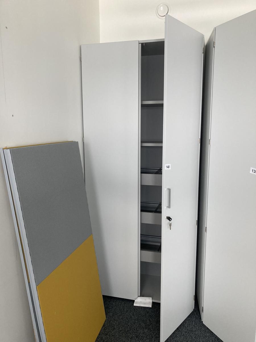 Aktenschrank mit H&auml;ngeregisterausz&uuml;gen, Ma&szlig;e: ca. B 100 x 45 x 230 cm