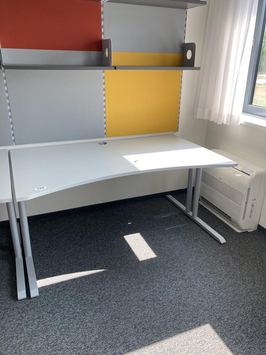 Schreibtisch ohne R&uuml;ckwand, geschwungen, Ma&szlig;e: ca. 160 x 85 x 100 cm?d=2026-09-01 16:59:42