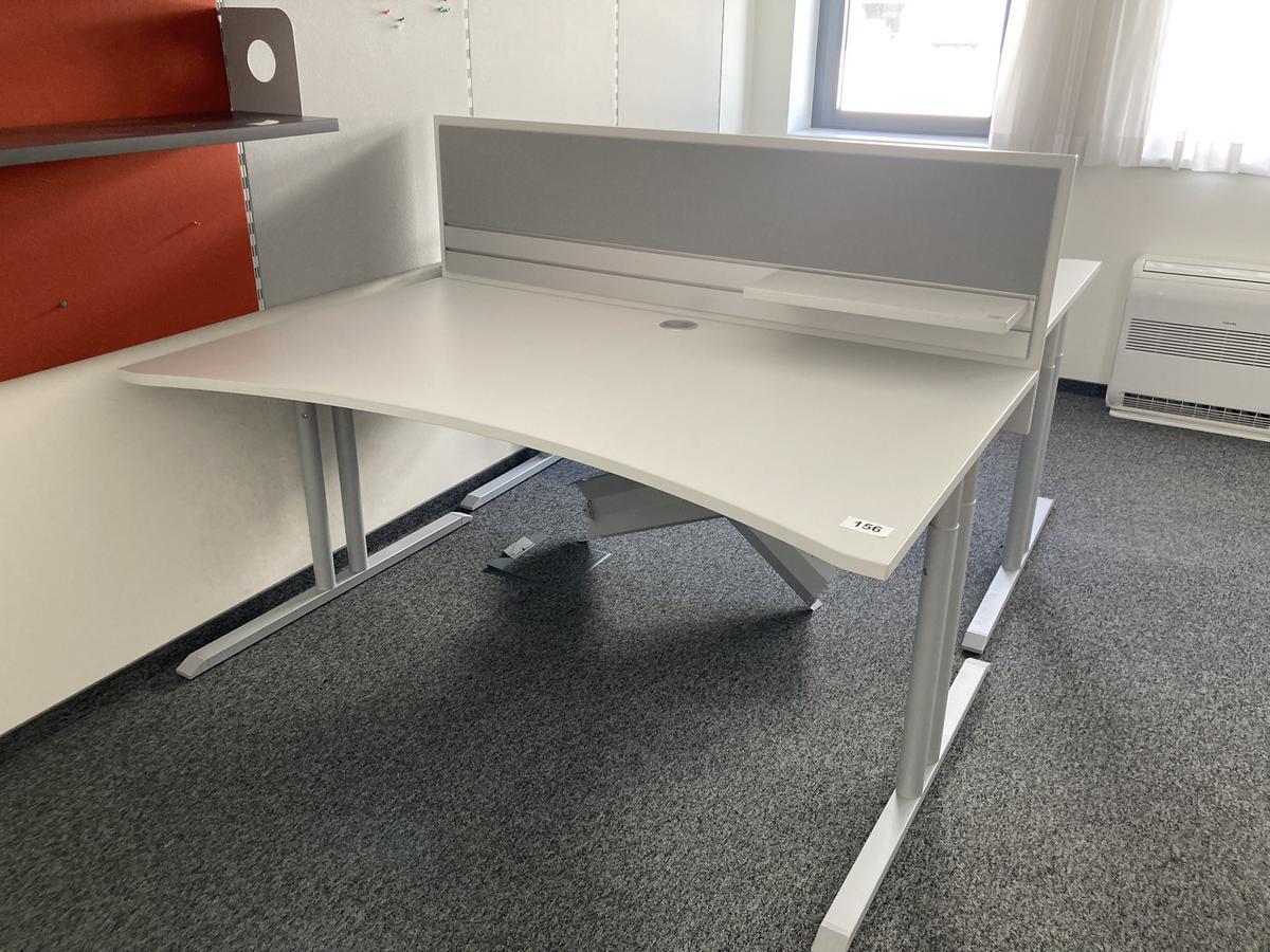 Schreibtisch mit R&uuml;ckwand, geschwungen, Ma&szlig;e: ca. 160 x 85 x 100 cm?d=2026-09-01 16:58:54