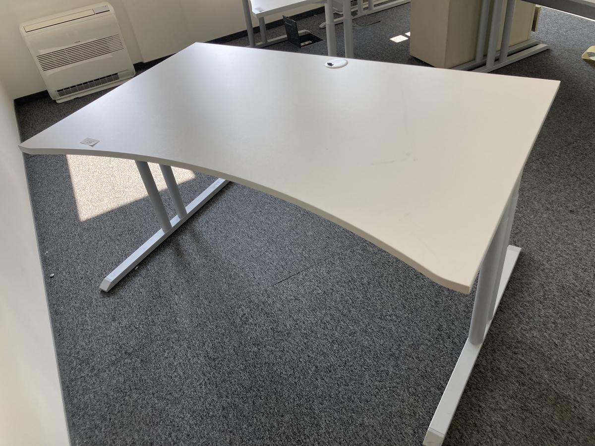 Schreibtisch ohne R&uuml;ckwand, geschwungen, Ma&szlig;e: ca. 160 x 85 x 100 cm?d=2026-09-01 16:59:36