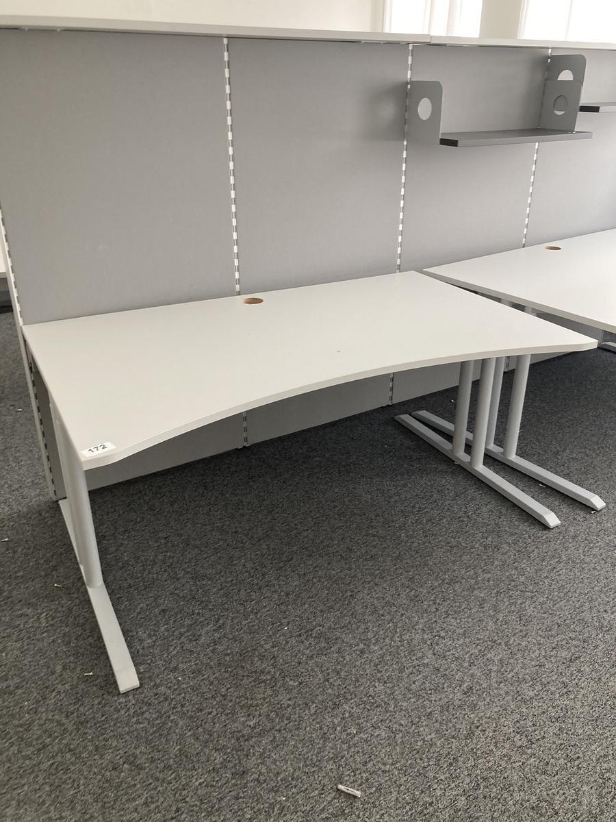 Schreibtisch ohne R&uuml;ckwand, geschwungen, Ma&szlig;e: ca. 160 x 85 x 100 cm?d=2026-09-01 16:59:44