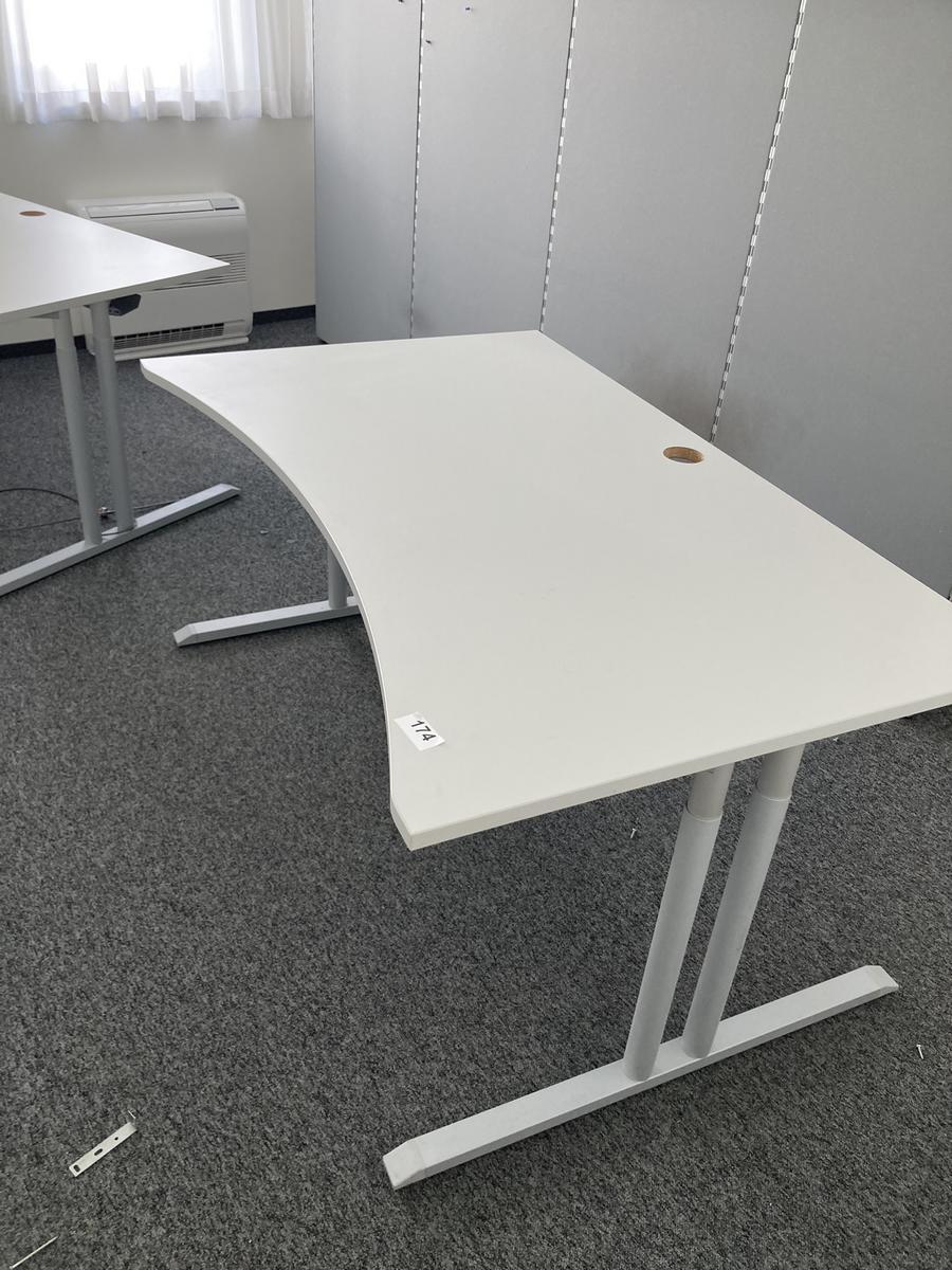 Schreibtisch ohne R&uuml;ckwand, geschwungen, Ma&szlig;e: ca. 160 x 85 x 100 cm?d=2026-09-01 16:59:09