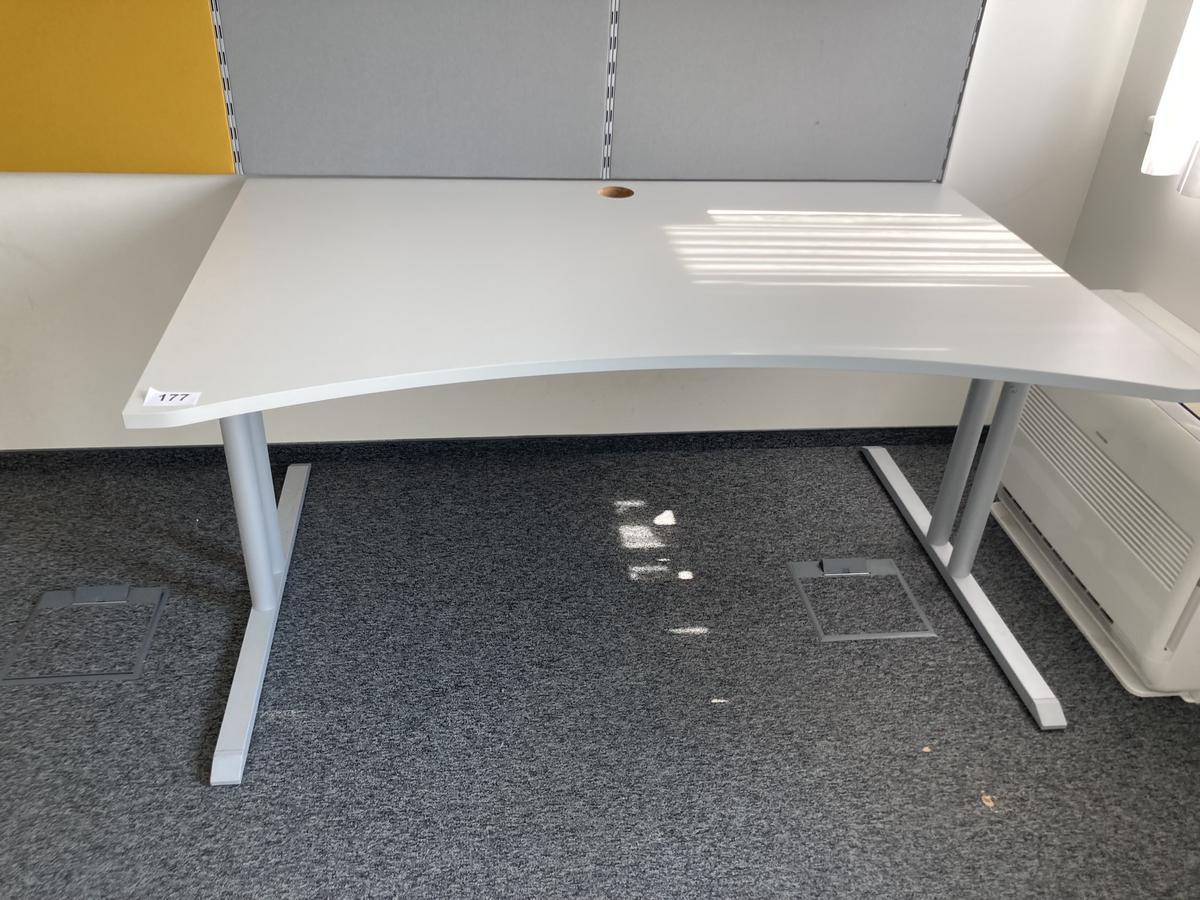 Schreibtisch ohne R&uuml;ckwand, geschwungen, Ma&szlig;e: ca. 160 x 85 x 100 cm?d=2026-09-01 16:59:40