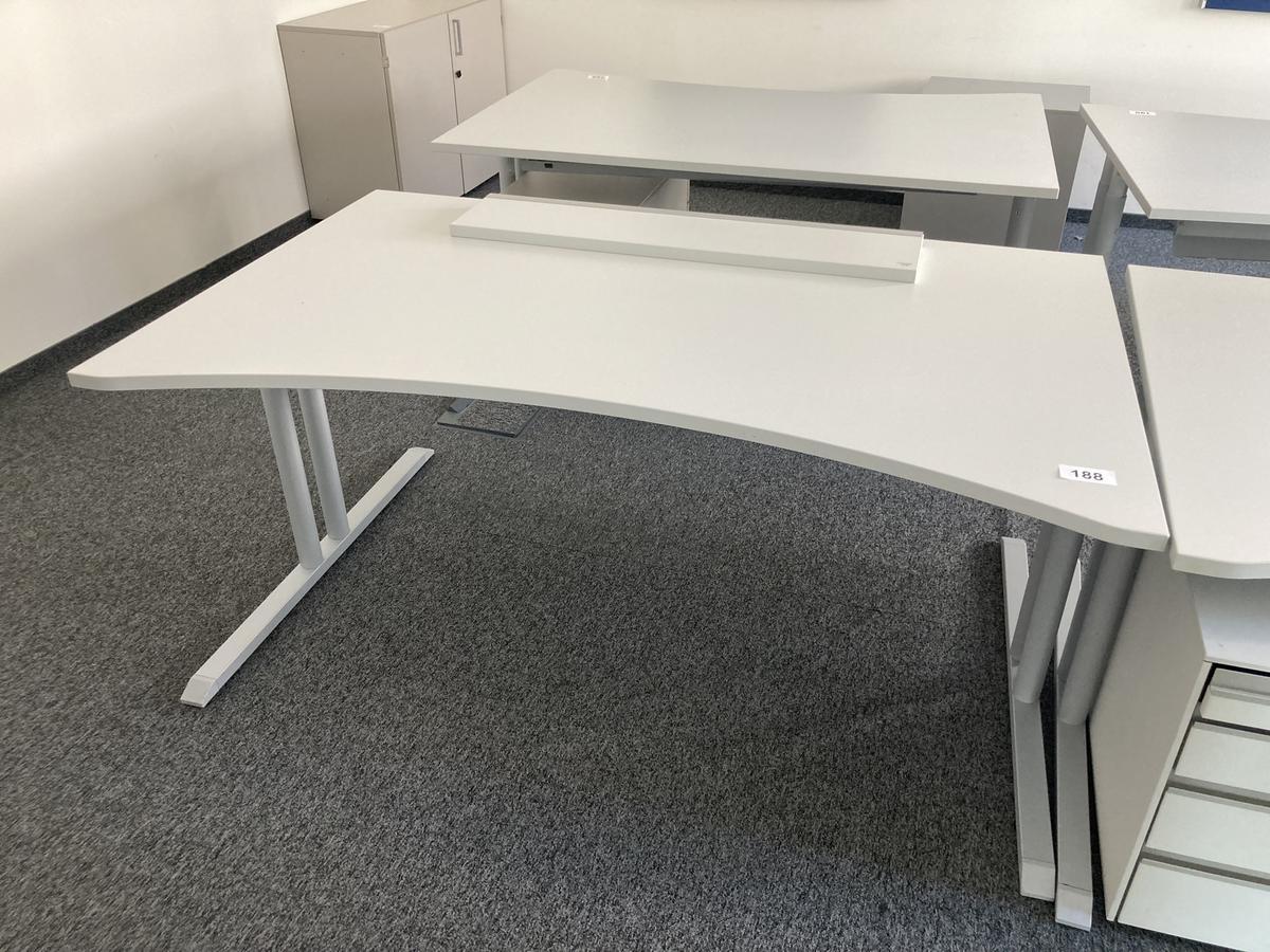 Schreibtisch ohne R&uuml;ckwand, geschwungen, Ma&szlig;e: ca. 160 x 85 x 100 cm?d=2026-09-01 16:59:09