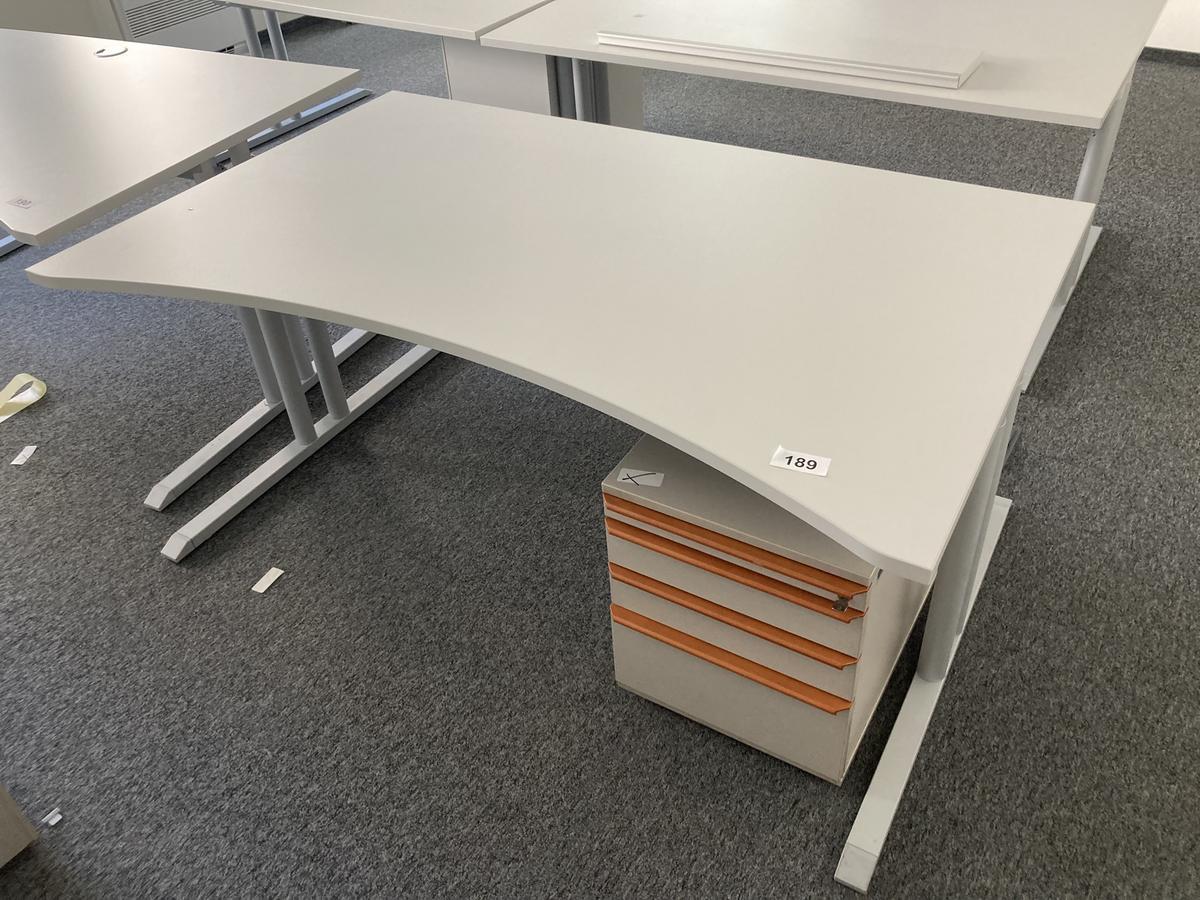 Schreibtisch ohne R&uuml;ckwand, geschwungen, Ma&szlig;e: ca. 160 x 85 x 100 cm?d=2026-09-01 16:59:43
