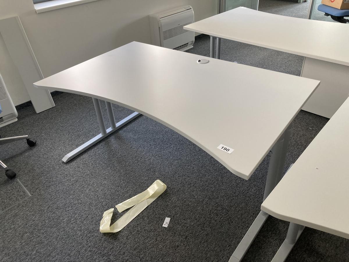 Schreibtisch ohne R&uuml;ckwand, geschwungen, Ma&szlig;e: ca. 160 x 85 x 100 cm?d=2026-09-01 16:59:09