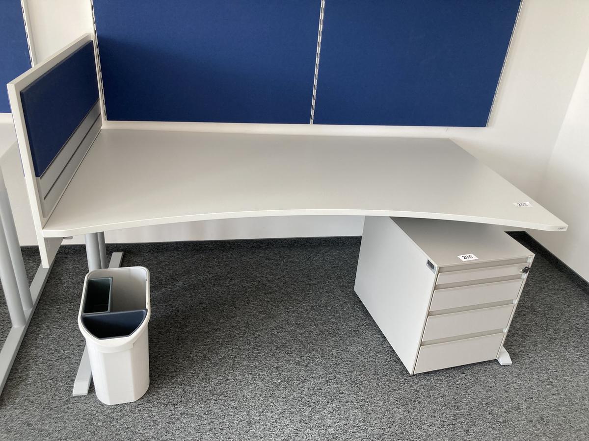 Schreibtisch ohne R&uuml;ckwand, geschwungen, mit  Seitenwand, Ma&szlig;e: ca. 160 x 85 x 100 cm?d=2026-09-01 16:59:46