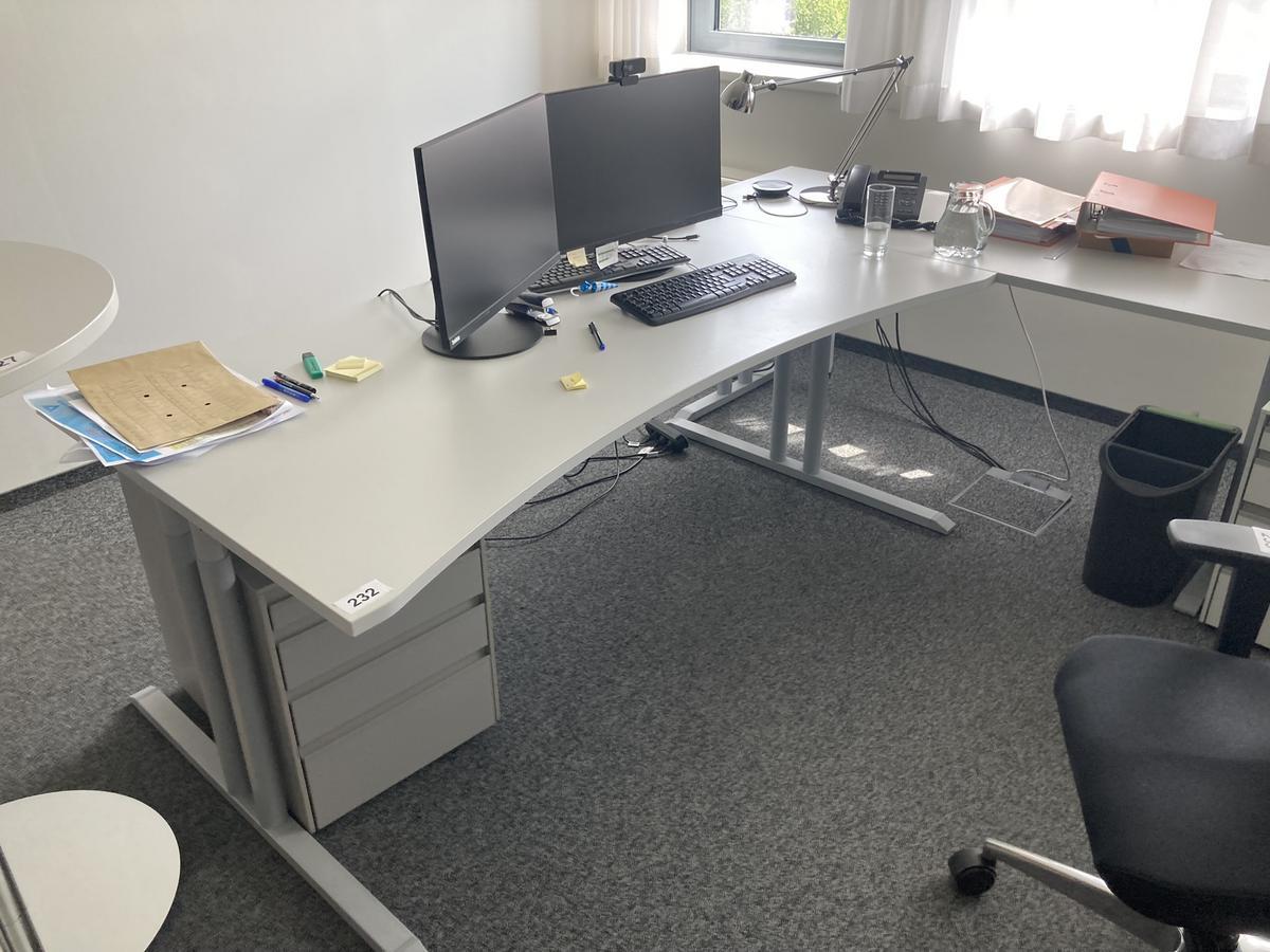 Schreibtisch ohne R&uuml;ckwand, geschwungen, Ma&szlig;e: ca. 160 x 85 x 100 cm + Beistelltisch?d=2026-09-01 16:59:07