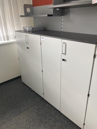 2teilige Aktenschrank-Kombination, Maße: ca. 160 x 45 x 115 cm, Platte durchgehend 2teilige Aktenschrank-Kombination, Maße: ca. 160 x 45 x 115 cm, Platte durchgehend