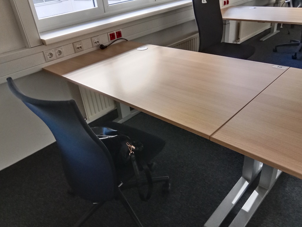 Schreibtisch, Ma&szlig;e L 140 x B 80 cm