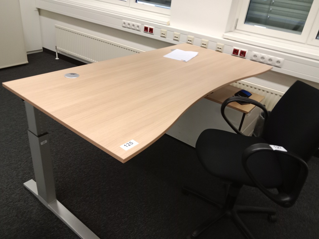 Schreibtisch geschwungen, h&ouml;henverstellbar, Ma&szlig;e: L 180 x B 90 cm