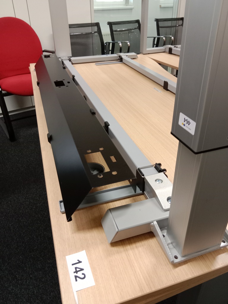 Schreibtisch, Ma&szlig;e L 140 x B 80 cm?d=2026-09-02 17:22:39