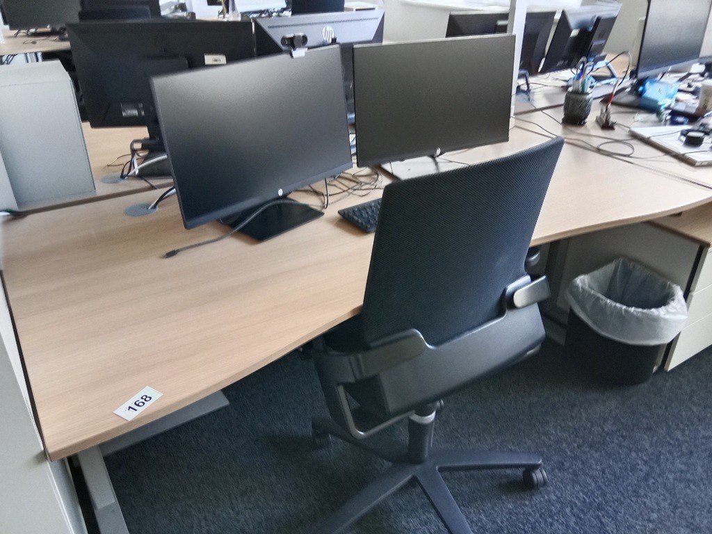 Schreibtisch geschwungen, h&ouml;henverstellbar, Ma&szlig;e: L 180 x B 90 cm