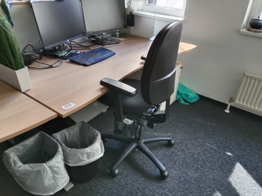 Schreibtisch geschwungen, h&ouml;henverstellbar, Ma&szlig;e: L 180 x B 90 cm?d=2026-09-02 17:22:15