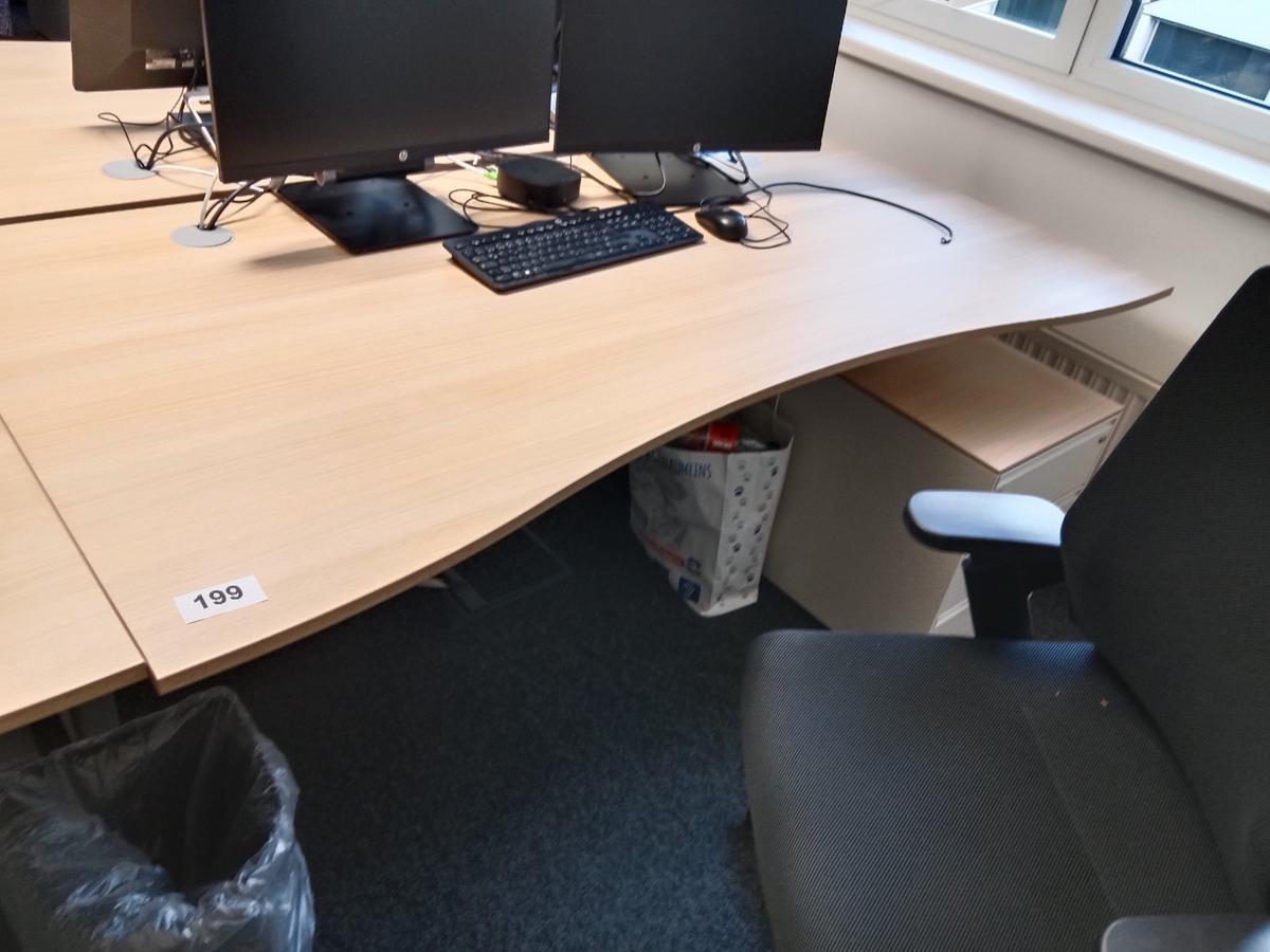 Schreibtisch geschwungen, h&ouml;henverstellbar, Ma&szlig;e: L 180 x B 90 cm