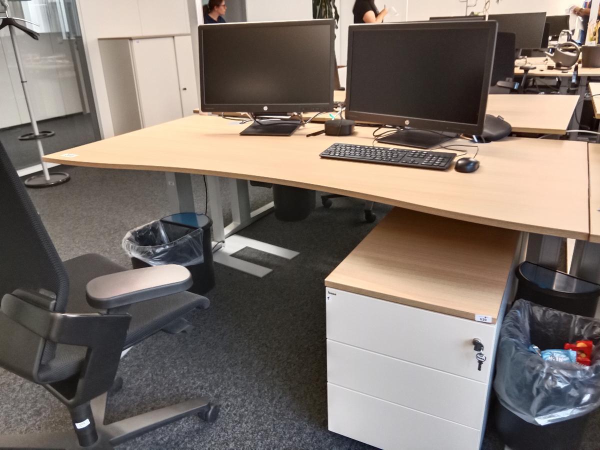 Schreibtisch geschwungen, h&ouml;henverstellbar, Ma&szlig;e: L 180 x B 90 cm