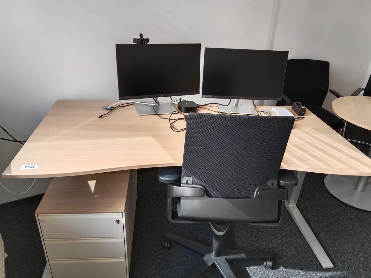 Schreibtisch geschwungen, h&ouml;henverstellbar, Ma&szlig;e: L 180 x B 90 cm