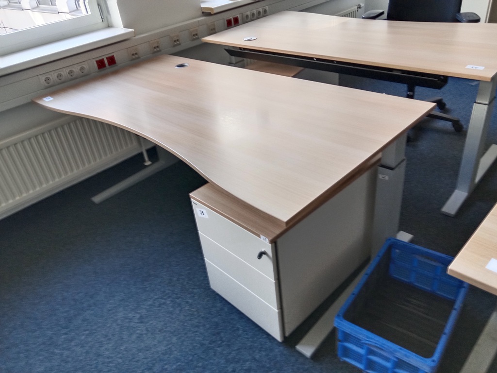 Schreibtisch geschwungen, h&ouml;henverstellbar, Ma&szlig;e: L 180 x B 90 cm
