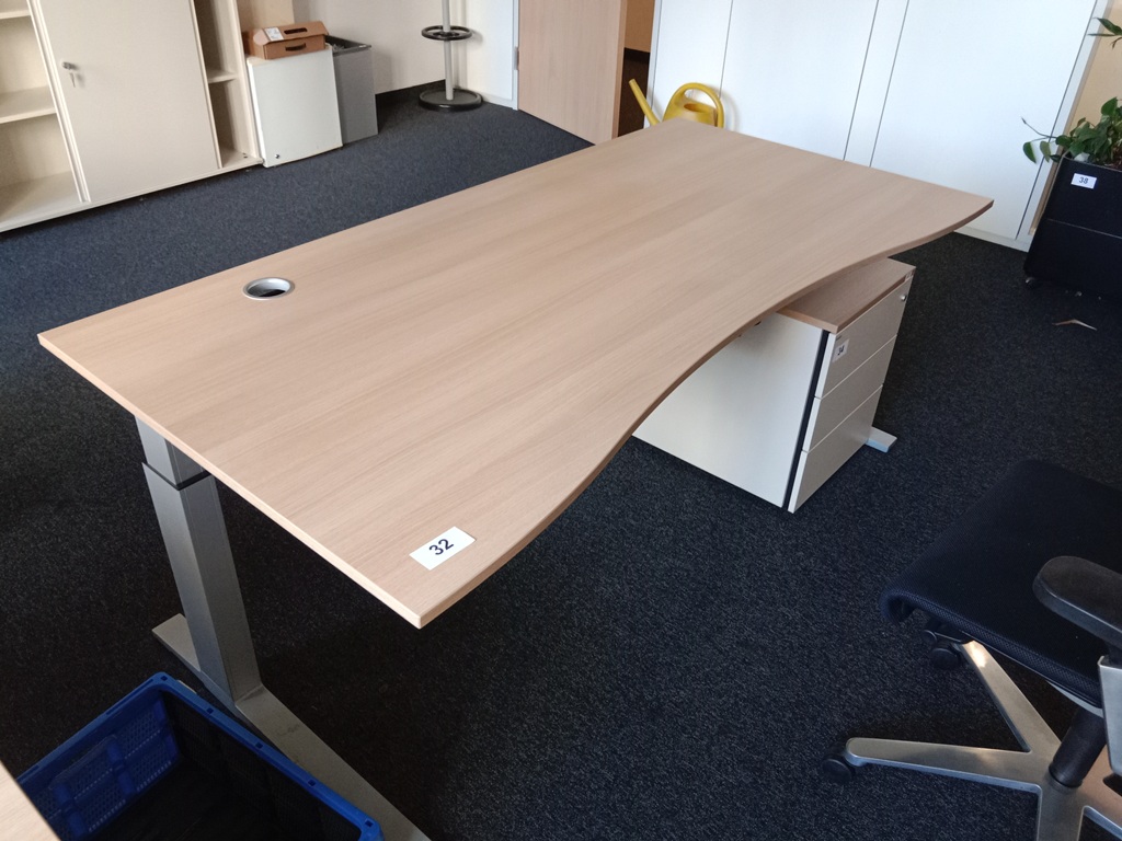 Schreibtisch geschwungen, h&ouml;henverstellbar, Ma&szlig;e: L 180 x B 90 cm